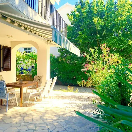 Olive Groove Apartman *