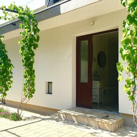 Olive Groove Malinska